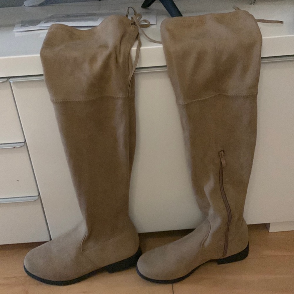 Tan knee boost